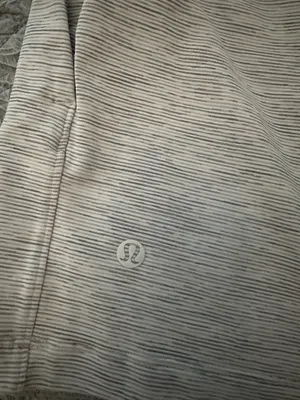 Lululemon 2.5" Shorts thumbnail 3