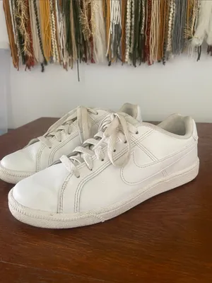 Classic White Women's Casual Nike Sneakers size 6.5 thumbnail 2