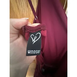Windsor Burgundy Pleated V-Neck Maxi Dress Formal Evening Gown Bridesmaid Small thumbnail 7