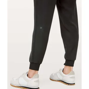 Lululemon Athletica Sz 8 On The Fly Jogger Pant Black Wrinkle Free Travel‎ Sleek thumbnail 3