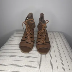 Forever 21-Brown Lace Up Heels thumbnail 2