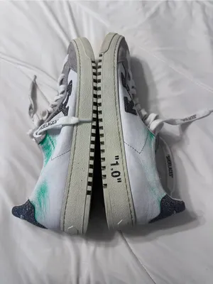 Off-White White & Gray Low-Top Sneakers w/ Silver Glitter Arrow Accent - Size 40 thumbnail 5