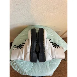Dr. Martens Jadon White Leather Platform Lace-Up Ankle Boots Womens size US 8 thumbnail 6