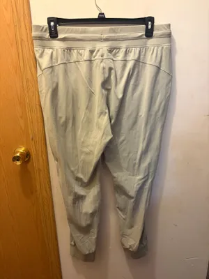 (16) Lululemon joggers  thumbnail 3