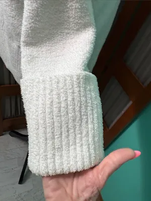 Cozy Women's Cream Bouclé Crewneck Sweater thumbnail 6
