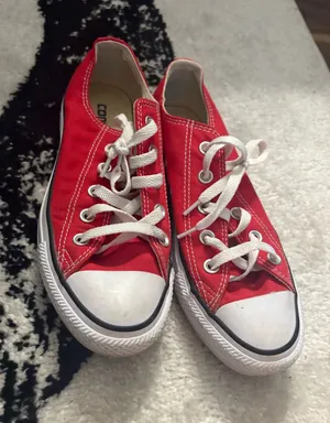 Red converse  thumbnail 1