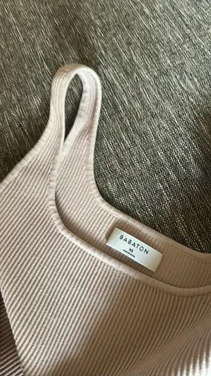 Aritzia cropped tank top thumbnail 2