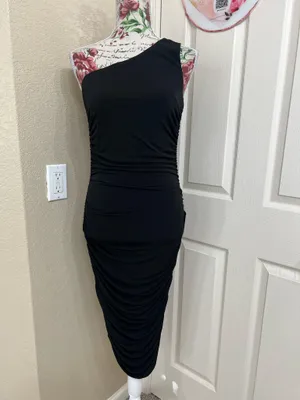 Lulus Total Appeal Black Ruched One-Shoulder Bodycon Midi Dress thumbnail 2