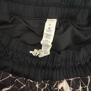 LIKE NEW LULULEMON RARE black peach and white shorts thumbnail 6