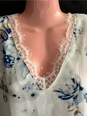 SHEIN Floral Lace-Trim V-Neck Blouse in White & Blue LG thumbnail 5