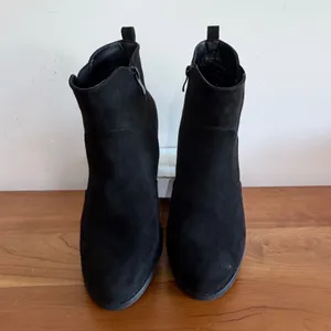 Torrid Black Faux‎ Suede Pointed Toe Ankle Boots Block Heel 10.5W GSWP8645-04 thumbnail 3