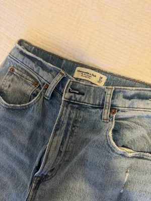 Abercrombie 90s High-Rise Jeans thumbnail 2