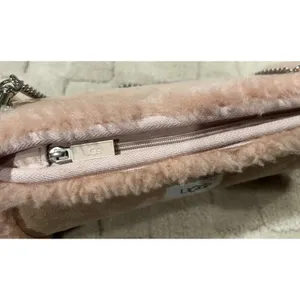 UGG Australia pink sheepskin shoulder bag With Hand Muff Opening thumbnail 5