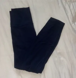 25 inch lululemon leggings size 2 Align thumbnail 1