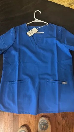FIGS Scrub Top thumbnail 1