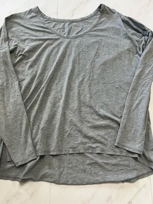 Lululemon Gray Heathered Fitted seam sleeve relaxed body fit tshirt thumbnail 1