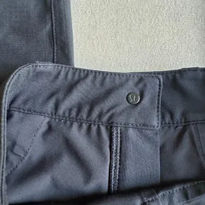 Lululemon City Sleek Black 5 Pocket Pant Women’s Size 2 thumbnail 7