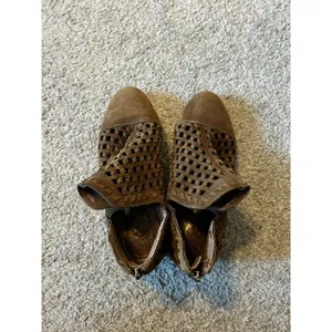 Vince Camuto Suede Cutout Booties Phortiena‎ Pumpernickle 6W thumbnail 4