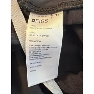 FIGS On-Shift Technical Collection scrub pants in women’s size M Navy Blue thumbnail 7