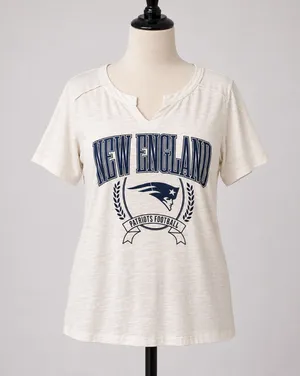 New England Patriots Women's Tee Casual Fan Shirt NFL Team Apparel Cream Graphic thumbnail 1