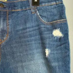 Old Navy Distressed Boyfriend Blue Jean Shorts 16 thumbnail 3