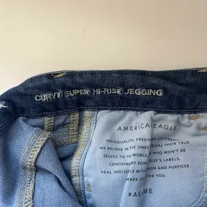 American Eagle Dark Wash Super High Rise Ripped Curvy Skinny Jeans thumbnail 11