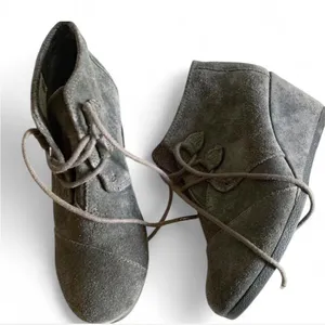 TOMS Gray Suede Desert Wedge Ankle Boots 6 thumbnail 1