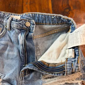 Zara Light Wash Distressed High Waisted Denim Shorts Size 0 727/002/400/32 thumbnail 8