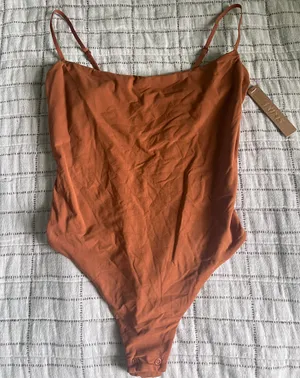 Skims Fits Everybody Cami Bodysuit🐻🍂 thumbnail 1