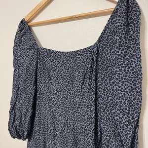 Abercrombie & Fitch Square-neck Midi Dress Size Small Tall Navy Leopard Print thumbnail 5