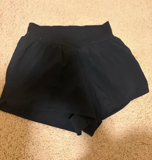 OFFLINE by Aerie Shorts thumbnail 1