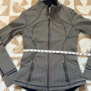 Lululemon Forme Jacket II Pine Stripe Size 6‎ thumbnail 10