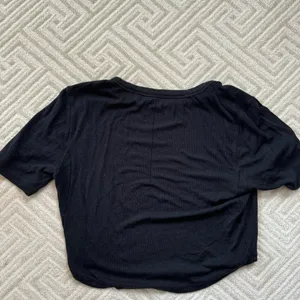 Lululemon Hold Tight Cropped T-Shirt Black thumbnail 9