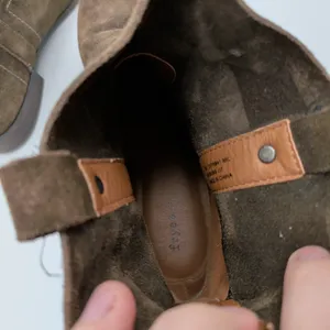 Frye Sarah Shortie Womens 8M Brown Suede Western Ankle Boots Almond Toe Low Heel thumbnail 8