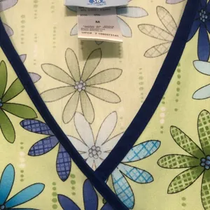 SB Scrubs Floral Scrub Top Sz M thumbnail 2