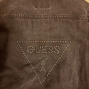 Women’s Black GUESS Jean Jacket Size XS Beaded Embroidered Denim Jacket Vintage thumbnail 5