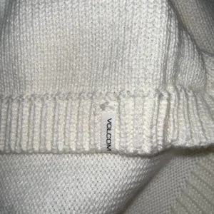 Volcom Offwhite Sweater Women’s‎ Size Medium (12) thumbnail 5