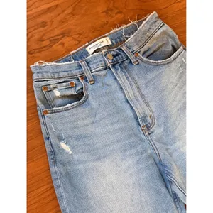 Abercrombie & Fitch Curve Love Ultra High Rise Straight Jeans Light Wash 27 thumbnail 3