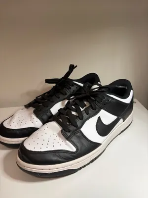 Black and white Nike dunks  thumbnail 2