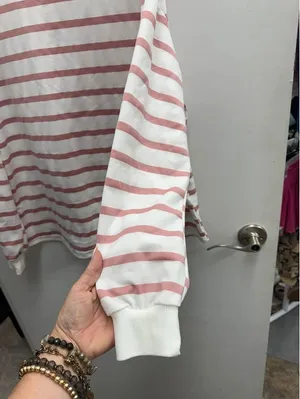 Women’s size medium, long sleeve top Pink thumbnail 3