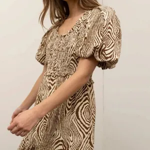 MOON RIVER Smocked Puff Sleeve Midi Dress thumbnail 4