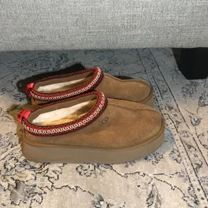 UGG Tazz Platform Slippers Chestnut thumbnail 3