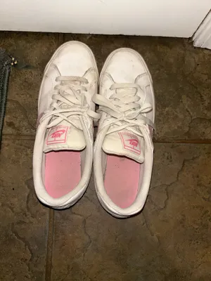 White and Pink Nike Casual Shoes thumbnail 5
