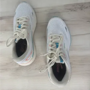 Brooks Adrenaline GTS Women's Running Shoes - White with Blue & Peach Accents thumbnail 2