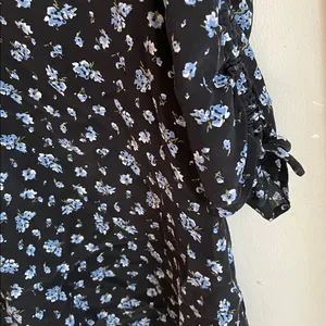 Madewell Silk Cinch-Sleeve Top in Baby's Breath True Black thumbnail 5
