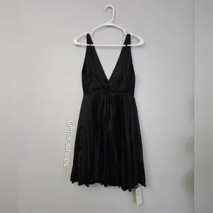 Abercrombie Black Pleated Plunge Mini Dress thumbnail 10