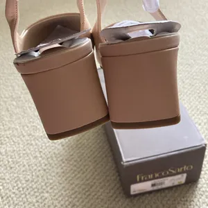 NEW Franco Sarto Racer Pumps Short Heels Sling backs Nude Size 8 NIB thumbnail 12