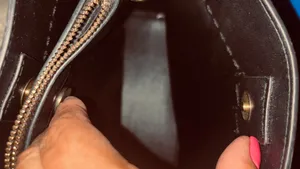 Source Unknown BLACK PEBBLED FAUX LEATHER HANDBAG/CROSSBODY T DESIGN GOLD TONED HARDWARE thumbnail 17