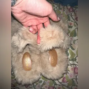 NWOB Faux Fur Slippers In Tan thumbnail 5