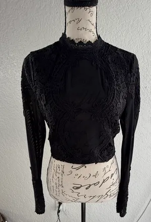 Windsor Black Lace Overlay Long Sleeve Mesh Crop Top - Size Small thumbnail 5